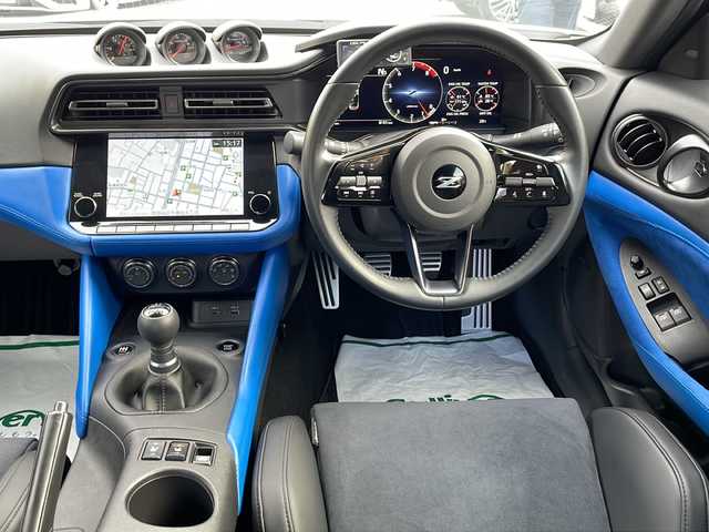 日産 フェアレディ Ｚ バージョンST 東京都 2024(令6)年 0.2万km パールⅡ 車体色　XKJ　プリズムホワイト×スーパーブラック/新車時保証書/ナビ説明書/エマージェンシーブレーキ/前・側・後方支援/インテリジェントクルーズコントロール/純正ナビ/フルセグTV【走行中映ります】/BT/USB/AppleCarplay/BOSEサウンド/バックカメラ　ETC2.0/LEDヘッドライト/オートライト/スマートキー×2【キータグ有】/革巻きハンドル/RECAROシート/BLITZ車高調/SR-SDIXELローター＆パッド/社外１９インチアルミ【TWS】