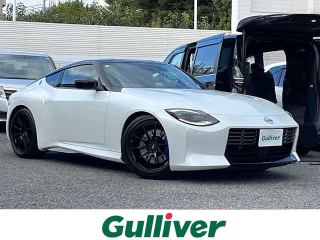 日産 フェアレディ Ｚ バージョンST 東京都 2024(令6)年 0.2万km パールⅡ 車体色　XKJ　プリズムホワイト×スーパーブラック/新車時保証書/ナビ説明書/エマージェンシーブレーキ/前・側・後方支援/インテリジェントクルーズコントロール/純正ナビ/フルセグTV【走行中映ります】/BT/USB/AppleCarplay/BOSEサウンド/バックカメラ　ETC2.0/LEDヘッドライト/オートライト/スマートキー×2【キータグ有】/革巻きハンドル/RECAROシート/BLITZ車高調/SR-SDIXELローター＆パッド/社外１９インチアルミ【TWS】