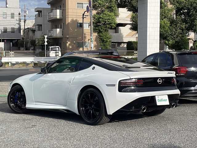日産 フェアレディ Ｚ バージョンST 東京都 2024(令6)年 0.2万km パールⅡ 車体色　XKJ　プリズムホワイト×スーパーブラック/新車時保証書/ナビ説明書/エマージェンシーブレーキ/前・側・後方支援/インテリジェントクルーズコントロール/純正ナビ/フルセグTV【走行中映ります】/BT/USB/AppleCarplay/BOSEサウンド/バックカメラ　ETC2.0/LEDヘッドライト/オートライト/スマートキー×2【キータグ有】/革巻きハンドル/RECAROシート/BLITZ車高調/SR-SDIXELローター＆パッド/社外１９インチアルミ【TWS】