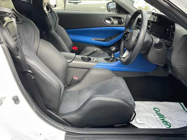 日産 フェアレディ Ｚ バージョンST 東京都 2024(令6)年 0.2万km パールⅡ 車体色　XKJ　プリズムホワイト×スーパーブラック/新車時保証書/ナビ説明書/エマージェンシーブレーキ/前・側・後方支援/インテリジェントクルーズコントロール/純正ナビ/フルセグTV【走行中映ります】/BT/USB/AppleCarplay/BOSEサウンド/バックカメラ　ETC2.0/LEDヘッドライト/オートライト/スマートキー×2【キータグ有】/革巻きハンドル/RECAROシート/BLITZ車高調/SR-SDIXELローター＆パッド/社外１９インチアルミ【TWS】