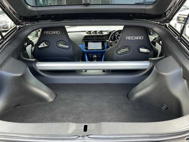 日産 フェアレディ Ｚ バージョンST 東京都 2024(令6)年 0.2万km パールⅡ 車体色　XKJ　プリズムホワイト×スーパーブラック/新車時保証書/ナビ説明書/エマージェンシーブレーキ/前・側・後方支援/インテリジェントクルーズコントロール/純正ナビ/フルセグTV【走行中映ります】/BT/USB/AppleCarplay/BOSEサウンド/バックカメラ　ETC2.0/LEDヘッドライト/オートライト/スマートキー×2【キータグ有】/革巻きハンドル/RECAROシート/BLITZ車高調/SR-SDIXELローター＆パッド/社外１９インチアルミ【TWS】