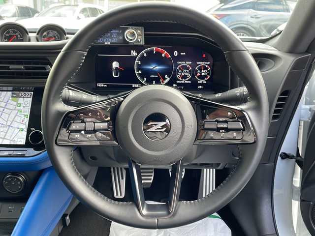 日産 フェアレディ Ｚ バージョンST 東京都 2024(令6)年 0.2万km パールⅡ 車体色　XKJ　プリズムホワイト×スーパーブラック/新車時保証書/ナビ説明書/エマージェンシーブレーキ/前・側・後方支援/インテリジェントクルーズコントロール/純正ナビ/フルセグTV【走行中映ります】/BT/USB/AppleCarplay/BOSEサウンド/バックカメラ　ETC2.0/LEDヘッドライト/オートライト/スマートキー×2【キータグ有】/革巻きハンドル/RECAROシート/BLITZ車高調/SR-SDIXELローター＆パッド/社外１９インチアルミ【TWS】