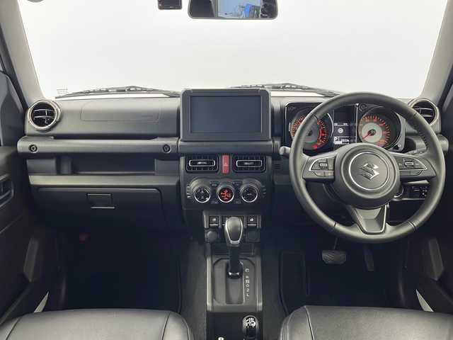 スズキ ジムニー XC 栃木県 2023(令5)年 2.1万km ピュアホワイトP スズキセーフティサポート/・デュアルカメラブレーキサポート/・デュアルセンサーブレーキサポート/・誤発進抑制機能/・車線逸脱抑制機能/・車線逸脱警報機能/・ふらつき警報機能/・先行車発進お知らせ機能/・標識認識機能/禁煙車/4WD/オートライト/LEDヘッドライト/アイドリングストップ/ヘッドライトウォッシャー/シートヒーター/クルーズコントロール/革巻きステアリング/スマートキー/プッシュスタート/ステアリングスイッチ