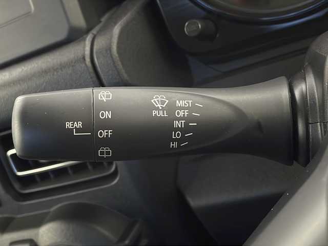 スズキ ジムニー XC 栃木県 2023(令5)年 2.1万km ピュアホワイトP スズキセーフティサポート/・デュアルカメラブレーキサポート/・デュアルセンサーブレーキサポート/・誤発進抑制機能/・車線逸脱抑制機能/・車線逸脱警報機能/・ふらつき警報機能/・先行車発進お知らせ機能/・標識認識機能/禁煙車/4WD/オートライト/LEDヘッドライト/アイドリングストップ/ヘッドライトウォッシャー/シートヒーター/クルーズコントロール/革巻きステアリング/スマートキー/プッシュスタート/ステアリングスイッチ