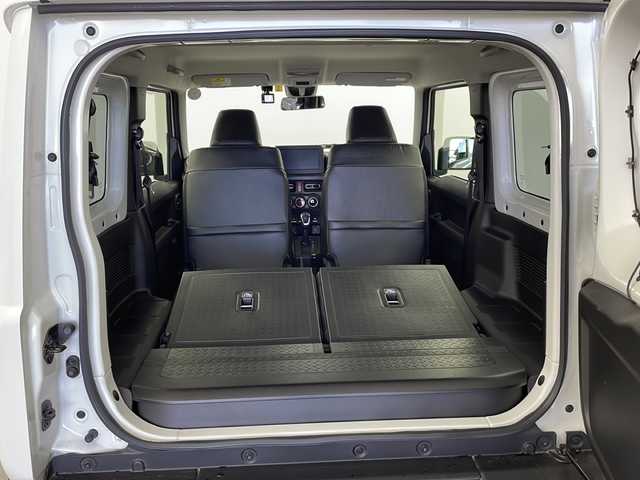 スズキ ジムニー XC 栃木県 2023(令5)年 2.1万km ピュアホワイトP スズキセーフティサポート/・デュアルカメラブレーキサポート/・デュアルセンサーブレーキサポート/・誤発進抑制機能/・車線逸脱抑制機能/・車線逸脱警報機能/・ふらつき警報機能/・先行車発進お知らせ機能/・標識認識機能/禁煙車/4WD/オートライト/LEDヘッドライト/アイドリングストップ/ヘッドライトウォッシャー/シートヒーター/クルーズコントロール/革巻きステアリング/スマートキー/プッシュスタート/ステアリングスイッチ