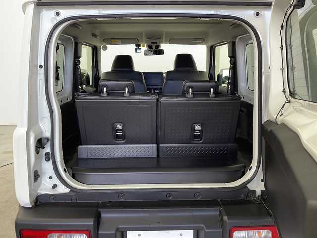 スズキ ジムニー XC 栃木県 2023(令5)年 2.1万km ピュアホワイトP スズキセーフティサポート/・デュアルカメラブレーキサポート/・デュアルセンサーブレーキサポート/・誤発進抑制機能/・車線逸脱抑制機能/・車線逸脱警報機能/・ふらつき警報機能/・先行車発進お知らせ機能/・標識認識機能/禁煙車/4WD/オートライト/LEDヘッドライト/アイドリングストップ/ヘッドライトウォッシャー/シートヒーター/クルーズコントロール/革巻きステアリング/スマートキー/プッシュスタート/ステアリングスイッチ