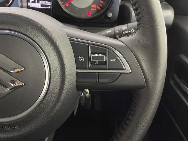 スズキ ジムニー XC 栃木県 2023(令5)年 2.1万km ピュアホワイトP スズキセーフティサポート/・デュアルカメラブレーキサポート/・デュアルセンサーブレーキサポート/・誤発進抑制機能/・車線逸脱抑制機能/・車線逸脱警報機能/・ふらつき警報機能/・先行車発進お知らせ機能/・標識認識機能/禁煙車/4WD/オートライト/LEDヘッドライト/アイドリングストップ/ヘッドライトウォッシャー/シートヒーター/クルーズコントロール/革巻きステアリング/スマートキー/プッシュスタート/ステアリングスイッチ