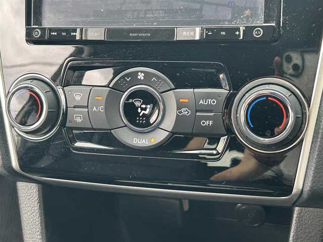 スバル レヴォーグ 1．6GT アイサイト 岩手県 2016(平28)年 13.8万km クリスタルホワイトP 横滑り防止装置/レーンアシスト/盗難防止装置/オートライト/純正ヘッドライト/衝突被害軽減システム/4wd/パドルシフト/クルーズコントロール追従有/Bluetootｈ/社外ナビ/純正フロアマット