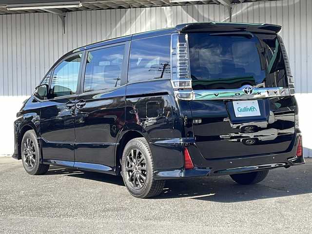 トヨタ ヴォクシー ZS 長野県 2021(令3)年 2.6万km ブラック トヨタセーフティセンス/片側パワースライドドア/社外メモリナビ（AVIC-RZ503）/・CD/DVD/Bluetooth/バックカメラ/ETC/クルーズコントロール/前方ドライブレコーダー/社外15インチAW/社外フロアマット/前後コーナーセンサー/LEDオートライト/プッシュスタート/スマートキー/取扱説明書