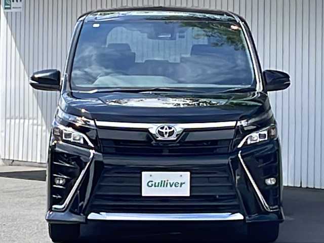 トヨタ ヴォクシー ZS 長野県 2021(令3)年 2.6万km ブラック トヨタセーフティセンス/片側パワースライドドア/社外メモリナビ（AVIC-RZ503）/・CD/DVD/Bluetooth/バックカメラ/ETC/クルーズコントロール/前方ドライブレコーダー/社外15インチAW/社外フロアマット/前後コーナーセンサー/LEDオートライト/プッシュスタート/スマートキー/取扱説明書