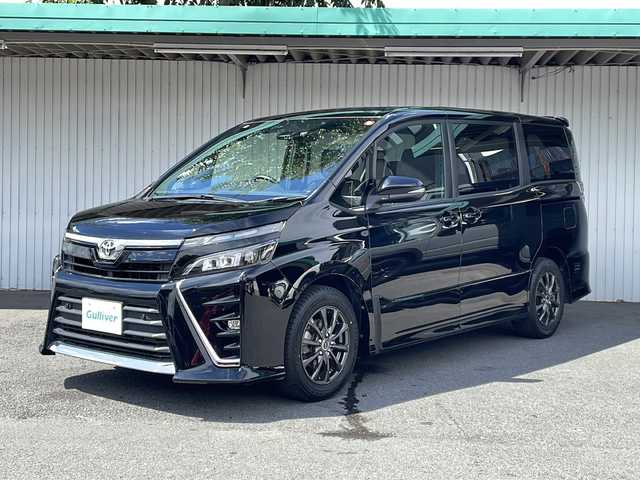 トヨタ ヴォクシー ZS 長野県 2021(令3)年 2.6万km ブラック トヨタセーフティセンス/片側パワースライドドア/社外メモリナビ（AVIC-RZ503）/・CD/DVD/Bluetooth/バックカメラ/ETC/クルーズコントロール/前方ドライブレコーダー/社外15インチAW/社外フロアマット/前後コーナーセンサー/LEDオートライト/プッシュスタート/スマートキー/取扱説明書