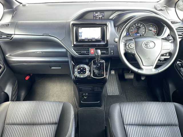 トヨタ ヴォクシー ZS 長野県 2021(令3)年 2.6万km ブラック トヨタセーフティセンス/片側パワースライドドア/社外メモリナビ（AVIC-RZ503）/・CD/DVD/Bluetooth/バックカメラ/ETC/クルーズコントロール/前方ドライブレコーダー/社外15インチAW/社外フロアマット/前後コーナーセンサー/LEDオートライト/プッシュスタート/スマートキー/取扱説明書