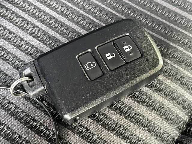 トヨタ ヴォクシー ZS 長野県 2021(令3)年 2.6万km ブラック トヨタセーフティセンス/片側パワースライドドア/社外メモリナビ（AVIC-RZ503）/・CD/DVD/Bluetooth/バックカメラ/ETC/クルーズコントロール/前方ドライブレコーダー/社外15インチAW/社外フロアマット/前後コーナーセンサー/LEDオートライト/プッシュスタート/スマートキー/取扱説明書