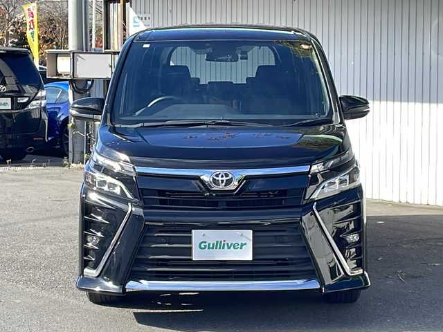 トヨタ ヴォクシー ZS 長野県 2021(令3)年 2.6万km ブラック トヨタセーフティセンス/片側パワースライドドア/社外メモリナビ（AVIC-RZ503）/・CD/DVD/Bluetooth/バックカメラ/ETC/クルーズコントロール/前方ドライブレコーダー/社外15インチAW/社外フロアマット/前後コーナーセンサー/LEDオートライト/プッシュスタート/スマートキー/取扱説明書