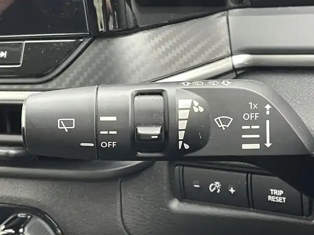 日産 ノート X 茨城県 2023(令5)年 0.9万km ダークメタルグレー 純正9型ナビ/全周囲カメラ/フルセグ/ワイヤレス充電/プロパイロット/衝突被害軽減ブレーキ/車線逸脱抑制装置/オートマチックハイビーム/ソナー/BSI/ETC2.0/ドラレコ/LEDヘッドライト/スマートキー