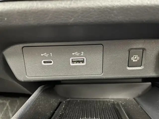 日産 ノート X 茨城県 2023(令5)年 0.9万km ダークメタルグレー 純正9型ナビ/全周囲カメラ/フルセグ/ワイヤレス充電/プロパイロット/衝突被害軽減ブレーキ/車線逸脱抑制装置/オートマチックハイビーム/ソナー/BSI/ETC2.0/ドラレコ/LEDヘッドライト/スマートキー