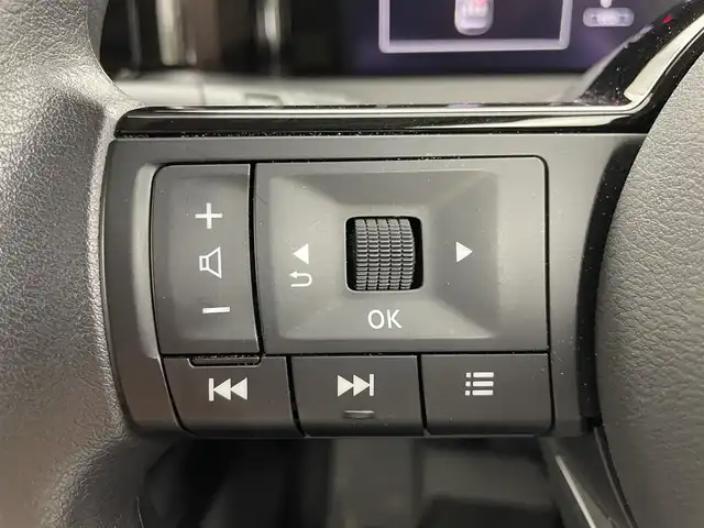 日産 ノート X 茨城県 2023(令5)年 0.9万km ダークメタルグレー 純正9型ナビ/全周囲カメラ/フルセグ/ワイヤレス充電/プロパイロット/衝突被害軽減ブレーキ/車線逸脱抑制装置/オートマチックハイビーム/ソナー/BSI/ETC2.0/ドラレコ/LEDヘッドライト/スマートキー