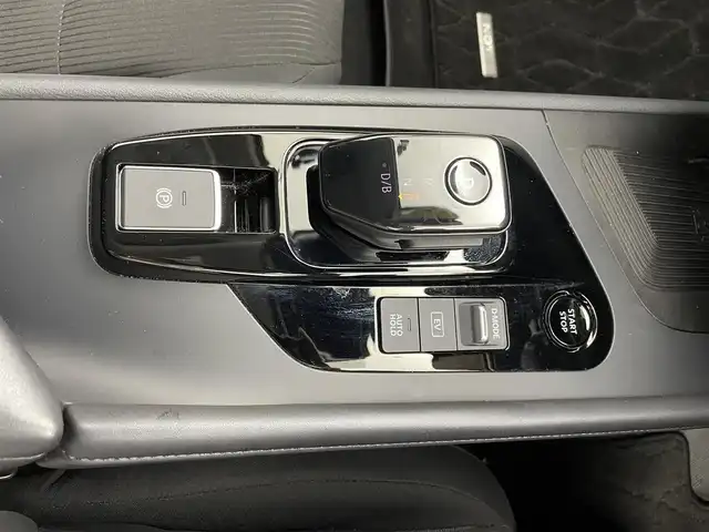 日産 ノート X 茨城県 2023(令5)年 0.9万km ダークメタルグレー 純正9型ナビ/全周囲カメラ/フルセグ/ワイヤレス充電/プロパイロット/衝突被害軽減ブレーキ/車線逸脱抑制装置/オートマチックハイビーム/ソナー/BSI/ETC2.0/ドラレコ/LEDヘッドライト/スマートキー
