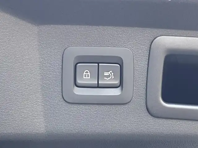 マツダ ＣＸ－６０ XD HV エクスクルーシブスポーツ 滋賀県 2022(令4)年 3.4万km ロジウムホワイトプレミアムメタリック 純正12.3インチナビ/Bluetooth/AppleCarPlay/AndoroidAuto/USB/フルセグ/レザーシート/BOSEサウンド/全方位カメラ/追従クルーズコントロール/クリアランスソナー/BSM/衝突軽減/ドラレコ（前後）/AC100V/4WD/ヒルディセントコントロール/電動パーキングブレーキ/オートブレーキホールド/パワーシート/ベンチレーション（D/N）/シートヒーター（全席）/ステアリングヒーター/ビルトインETC/パワーバックドア/パドルシフト/電動チルトステアリング/シートポジションメモリ/プッシュスタート/スマートキー/ステアリングリモコン/純正マット