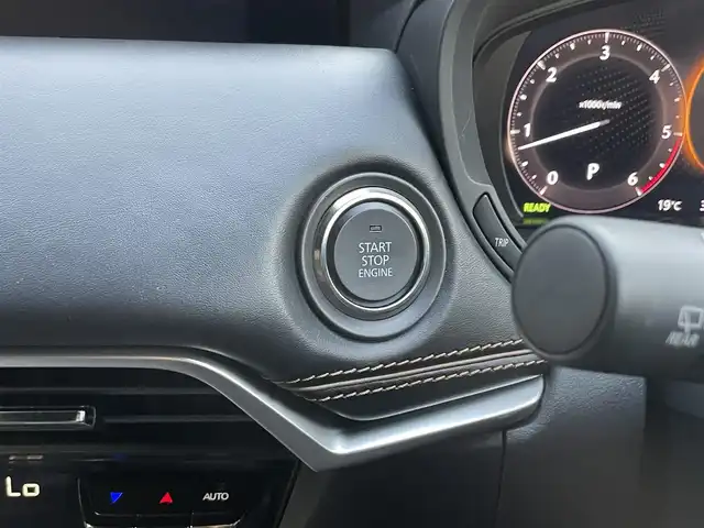 マツダ ＣＸ－６０ XD HV エクスクルーシブスポーツ 滋賀県 2022(令4)年 3.4万km ロジウムホワイトプレミアムメタリック 純正12.3インチナビ/Bluetooth/AppleCarPlay/AndoroidAuto/USB/フルセグ/レザーシート/BOSEサウンド/全方位カメラ/追従クルーズコントロール/クリアランスソナー/BSM/衝突軽減/ドラレコ（前後）/AC100V/4WD/ヒルディセントコントロール/電動パーキングブレーキ/オートブレーキホールド/パワーシート/ベンチレーション（D/N）/シートヒーター（全席）/ステアリングヒーター/ビルトインETC/パワーバックドア/パドルシフト/電動チルトステアリング/シートポジションメモリ/プッシュスタート/スマートキー/ステアリングリモコン/純正マット