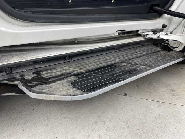 トヨタ ヴォクシー ハイブリッド S－Z 群馬県 2023(令5)年 2.1万km ホワイトパールクリスタルシャイン 純正１４型後部席モニター　ユニバーサルステップ　ＣＤ／ＤＶＤデッキ　純正１０．５型ナビ　バックカメラ　衝突被害軽減システム　ＢＳＭ　両側電動スライドドア　シートヒーター　ＬＥＤ　ＥＴＣ２．０　禁煙車