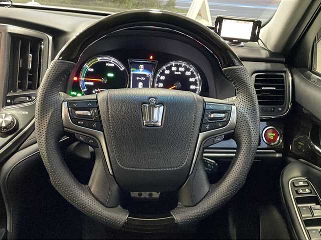 トヨタ クラウン ハイブリッド アスリートS 福島県 2016(平28)年 13.5万km ホワイトパールクリスタルシャイン 純正ナビ(フルセグTV/BT/CD/DVD/AM/FM)　サンルーフ 前後ドラレコ　クルーズコントロール　パワーシート（D席/N席）　シートヒーター(D席/N席）　ステアリングヒーター レーダー　デジタルインナーミラー　ビルトインＥＴＣ　フルエアロ　電動サンシェード LEDヘッドライト 純正ＡＷ　　エンジンスターター　スマートキー スペアキー 保証書 取扱説明書