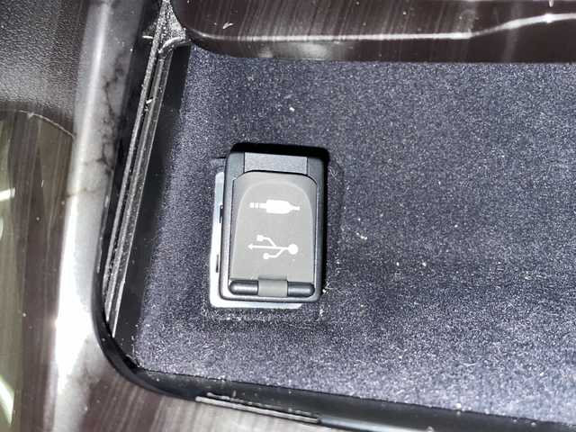 トヨタ クラウン ハイブリッド アスリートS 福島県 2016(平28)年 13.5万km ホワイトパールクリスタルシャイン 純正ナビ(フルセグTV/BT/CD/DVD/AM/FM)　サンルーフ 前後ドラレコ　クルーズコントロール　パワーシート（D席/N席）　シートヒーター(D席/N席）　ステアリングヒーター レーダー　デジタルインナーミラー　ビルトインＥＴＣ　フルエアロ　電動サンシェード LEDヘッドライト 純正ＡＷ　　エンジンスターター　スマートキー スペアキー 保証書 取扱説明書