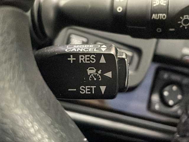 トヨタ クラウン ハイブリッド アスリートS 福島県 2016(平28)年 13.5万km ホワイトパールクリスタルシャイン 純正ナビ(フルセグTV/BT/CD/DVD/AM/FM)　サンルーフ 前後ドラレコ　クルーズコントロール　パワーシート（D席/N席）　シートヒーター(D席/N席）　ステアリングヒーター レーダー　デジタルインナーミラー　ビルトインＥＴＣ　フルエアロ　電動サンシェード LEDヘッドライト 純正ＡＷ　　エンジンスターター　スマートキー スペアキー 保証書 取扱説明書