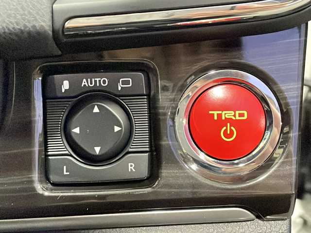 トヨタ クラウン ハイブリッド アスリートS 福島県 2016(平28)年 13.5万km ホワイトパールクリスタルシャイン 純正ナビ(フルセグTV/BT/CD/DVD/AM/FM)　サンルーフ 前後ドラレコ　クルーズコントロール　パワーシート（D席/N席）　シートヒーター(D席/N席）　ステアリングヒーター レーダー　デジタルインナーミラー　ビルトインＥＴＣ　フルエアロ　電動サンシェード LEDヘッドライト 純正ＡＷ　　エンジンスターター　スマートキー スペアキー 保証書 取扱説明書