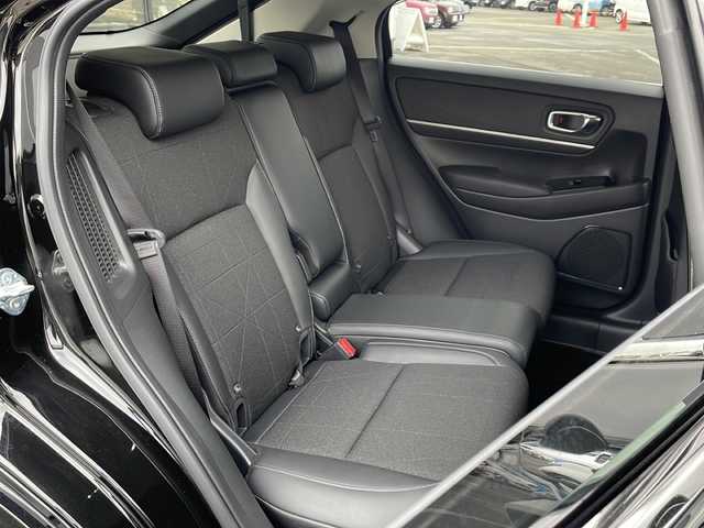 ホンダ ヴェゼル ハイブリッド e:HEV Z 道東・釧路十勝 2021(令3)年 4.1万km クリスタルブラックパール ・ワンオーナー/・４WD/・純正9インチナビ/（BT・ラジオ・USB・フルセグ・スマートフォン連携）/・バックカメラ/・レーダークルーズコントロール/・パドルシフト/・ステアリングヒーター/・ハーフレザーシート/・前席シートヒーター/・ドアバイザー/・LEDヘッドライト/・フォグライト/・前後コーナーセンサー/・パワーバックドア/・純正ドライブレコーダー/・純正フロアマット/・横滑り防止装置/・オートライト/・衝突被害軽減ブレーキ/・レーンキープアシスト/・純正18インチアルミホイール/・置くだけ充電/・保証書