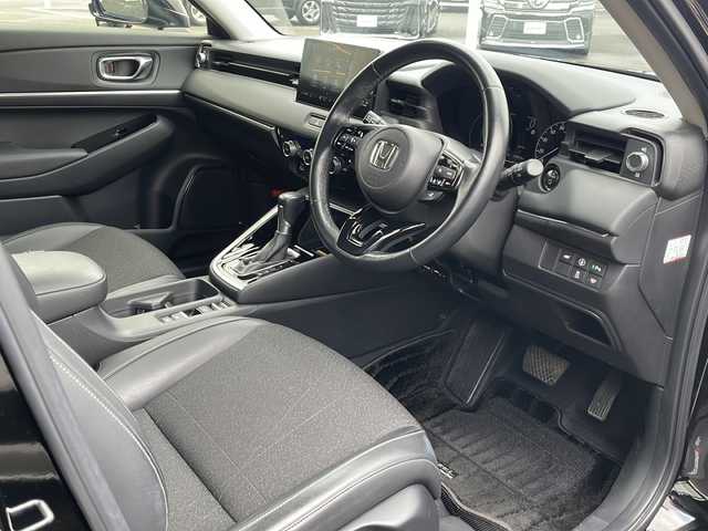 ホンダ ヴェゼル ハイブリッド e:HEV Z 道東・釧路十勝 2021(令3)年 4.1万km クリスタルブラックパール ・ワンオーナー/・４WD/・純正9インチナビ/（BT・ラジオ・USB・フルセグ・スマートフォン連携）/・バックカメラ/・レーダークルーズコントロール/・パドルシフト/・ステアリングヒーター/・ハーフレザーシート/・前席シートヒーター/・ドアバイザー/・LEDヘッドライト/・フォグライト/・前後コーナーセンサー/・パワーバックドア/・純正ドライブレコーダー/・純正フロアマット/・横滑り防止装置/・オートライト/・衝突被害軽減ブレーキ/・レーンキープアシスト/・純正18インチアルミホイール/・置くだけ充電/・保証書