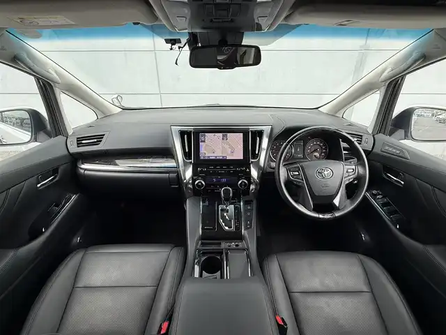 トヨタ アルファード S Cパッケージ 千葉県 2023(令5)年 2.9万km ホワイトパールクリスタルシャイン トヨタセーフティセンス/レーンキープアシスト/レーダークルーズコントロール/純正8インチディプレイオーディオ/サンルーフ/電動りアゲート/オットマン/両側パワースライドドア/D席シートメモリー/LEDヘッドライト/ステアリングヒーター/ベンチレーション