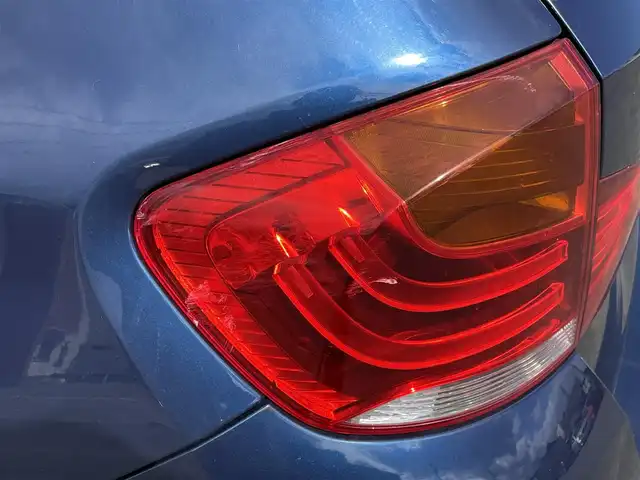 ＢＭＷ Ｘ１ xDrive 25i 道央・札幌 2010(平22)年 7.5万km ディープシーブルー ４WD/純正メーカーナビ/CD/DVD/BT/DTC/ダウンヒルアシストコントロール/ミラー一体型ETC/サンルーフ/前席パワーシート/D席シートヒーター/革巻きステアリング/ステアリングリモコン/MTモード付AT/プッシュスタート/スマートキー/HIDヘッドライト/オートライト/フォグランプ/電動格納ミラー/フロアマット/スペアキー