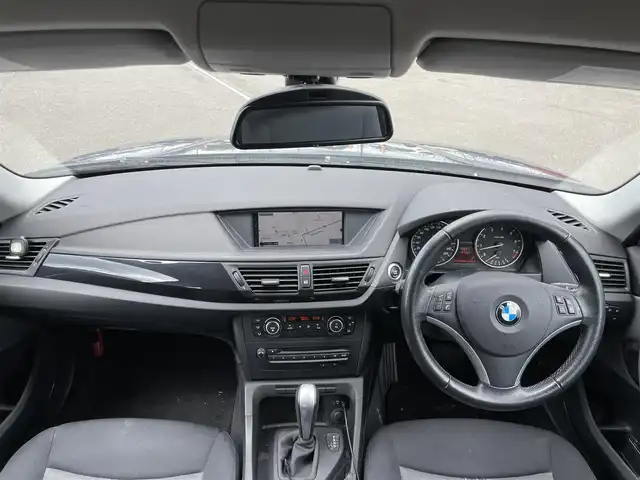 ＢＭＷ Ｘ１ xDrive 25i 道央・札幌 2010(平22)年 7.5万km ディープシーブルー ４WD/純正メーカーナビ/CD/DVD/BT/DTC/ダウンヒルアシストコントロール/ミラー一体型ETC/サンルーフ/前席パワーシート/D席シートヒーター/革巻きステアリング/ステアリングリモコン/MTモード付AT/プッシュスタート/スマートキー/HIDヘッドライト/オートライト/フォグランプ/電動格納ミラー/フロアマット/スペアキー