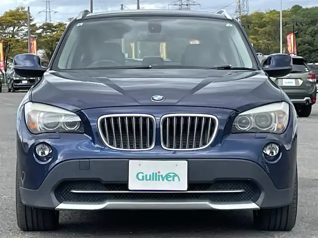 ＢＭＷ Ｘ１ xDrive 25i 道央・札幌 2010(平22)年 7.5万km ディープシーブルー ４WD/純正メーカーナビ/CD/DVD/BT/DTC/ダウンヒルアシストコントロール/ミラー一体型ETC/サンルーフ/前席パワーシート/D席シートヒーター/革巻きステアリング/ステアリングリモコン/MTモード付AT/プッシュスタート/スマートキー/HIDヘッドライト/オートライト/フォグランプ/電動格納ミラー/フロアマット/スペアキー