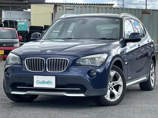 ＢＭＷ Ｘ１ xDrive 25i 道央・札幌 2010(平22)年 7.5万km ディープシーブルー ４WD/純正メーカーナビ/CD/DVD/BT/DTC/ダウンヒルアシストコントロール/ミラー一体型ETC/サンルーフ/前席パワーシート/D席シートヒーター/革巻きステアリング/ステアリングリモコン/MTモード付AT/プッシュスタート/スマートキー/HIDヘッドライト/オートライト/フォグランプ/電動格納ミラー/フロアマット/スペアキー