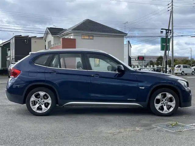 ＢＭＷ Ｘ１ xDrive 25i 道央・札幌 2010(平22)年 7.5万km ディープシーブルー ４WD/純正メーカーナビ/CD/DVD/BT/DTC/ダウンヒルアシストコントロール/ミラー一体型ETC/サンルーフ/前席パワーシート/D席シートヒーター/革巻きステアリング/ステアリングリモコン/MTモード付AT/プッシュスタート/スマートキー/HIDヘッドライト/オートライト/フォグランプ/電動格納ミラー/フロアマット/スペアキー