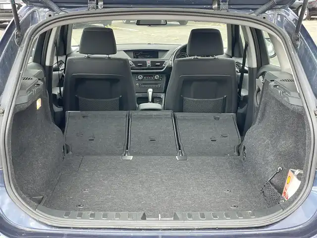 ＢＭＷ Ｘ１ xDrive 25i 道央・札幌 2010(平22)年 7.5万km ディープシーブルー ４WD/純正メーカーナビ/CD/DVD/BT/DTC/ダウンヒルアシストコントロール/ミラー一体型ETC/サンルーフ/前席パワーシート/D席シートヒーター/革巻きステアリング/ステアリングリモコン/MTモード付AT/プッシュスタート/スマートキー/HIDヘッドライト/オートライト/フォグランプ/電動格納ミラー/フロアマット/スペアキー