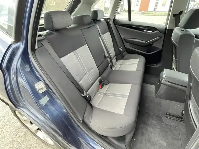 ＢＭＷ Ｘ１ xDrive 25i 道央・札幌 2010(平22)年 7.5万km ディープシーブルー ４WD/純正メーカーナビ/CD/DVD/BT/DTC/ダウンヒルアシストコントロール/ミラー一体型ETC/サンルーフ/前席パワーシート/D席シートヒーター/革巻きステアリング/ステアリングリモコン/MTモード付AT/プッシュスタート/スマートキー/HIDヘッドライト/オートライト/フォグランプ/電動格納ミラー/フロアマット/スペアキー