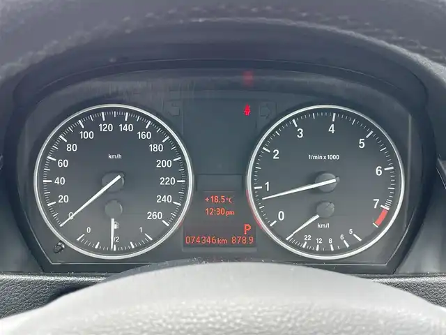 ＢＭＷ Ｘ１ xDrive 25i 道央・札幌 2010(平22)年 7.5万km ディープシーブルー ４WD/純正メーカーナビ/CD/DVD/BT/DTC/ダウンヒルアシストコントロール/ミラー一体型ETC/サンルーフ/前席パワーシート/D席シートヒーター/革巻きステアリング/ステアリングリモコン/MTモード付AT/プッシュスタート/スマートキー/HIDヘッドライト/オートライト/フォグランプ/電動格納ミラー/フロアマット/スペアキー