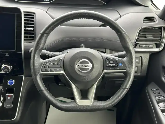 日産 セレナ e－パワー ハイウェイスター V 埼玉県 2020(令2)年 2.1万km ダイヤモンドブラック 禁煙車　１１型後席モニター　純正１２．３型ナビＴＶ　全方位カメラ　両側電動スライドドア　シートヒーター　ＥＴＣ　ドライブレコーダー　プロパイロット　ＬＥＤヘッドライト　ＢＳＭ　スマートルームミラー