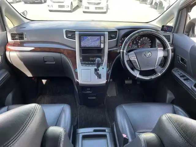 トヨタ アルファード 240S 和歌山県 2012(平24)年 14万km ホワイトパールクリスタルシャイン (株)IDOMが運営する【じしゃロン和歌山店】の自社ローン専用車両になります。こちらは現金またはオートローンご利用時の価格です。自社ローンご希望の方は別途その旨お申付け下さい/純正7インチナビ/フルセグTV/ETC/バックカメラ/両側パワースライドドア/純正フリップダウン/純正フロアマット/純正アルミホイール/ヴァレンティ製社外テールライト/RSR製ダウンサス