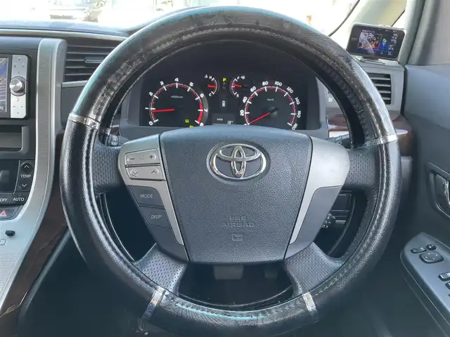 トヨタ アルファード 240S 和歌山県 2012(平24)年 14万km ホワイトパールクリスタルシャイン (株)IDOMが運営する【じしゃロン和歌山店】の自社ローン専用車両になります。こちらは現金またはオートローンご利用時の価格です。自社ローンご希望の方は別途その旨お申付け下さい/純正7インチナビ/フルセグTV/ETC/バックカメラ/両側パワースライドドア/純正フリップダウン/純正フロアマット/純正アルミホイール/ヴァレンティ製社外テールライト/RSR製ダウンサス