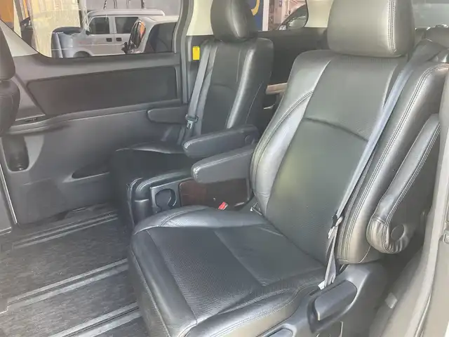 トヨタ アルファード 240S 和歌山県 2012(平24)年 14万km ホワイトパールクリスタルシャイン (株)IDOMが運営する【じしゃロン和歌山店】の自社ローン専用車両になります。こちらは現金またはオートローンご利用時の価格です。自社ローンご希望の方は別途その旨お申付け下さい/純正7インチナビ/フルセグTV/ETC/バックカメラ/両側パワースライドドア/純正フリップダウン/純正フロアマット/純正アルミホイール/ヴァレンティ製社外テールライト/RSR製ダウンサス