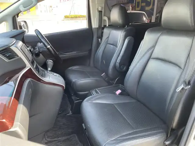 トヨタ アルファード 240S 和歌山県 2012(平24)年 14万km ホワイトパールクリスタルシャイン (株)IDOMが運営する【じしゃロン和歌山店】の自社ローン専用車両になります。こちらは現金またはオートローンご利用時の価格です。自社ローンご希望の方は別途その旨お申付け下さい/純正7インチナビ/フルセグTV/ETC/バックカメラ/両側パワースライドドア/純正フリップダウン/純正フロアマット/純正アルミホイール/ヴァレンティ製社外テールライト/RSR製ダウンサス