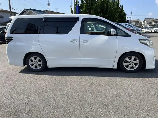 トヨタ アルファード 240S 和歌山県 2012(平24)年 14万km ホワイトパールクリスタルシャイン (株)IDOMが運営する【じしゃロン和歌山店】の自社ローン専用車両になります。こちらは現金またはオートローンご利用時の価格です。自社ローンご希望の方は別途その旨お申付け下さい/純正7インチナビ/フルセグTV/ETC/バックカメラ/両側パワースライドドア/純正フリップダウン/純正フロアマット/純正アルミホイール/ヴァレンティ製社外テールライト/RSR製ダウンサス