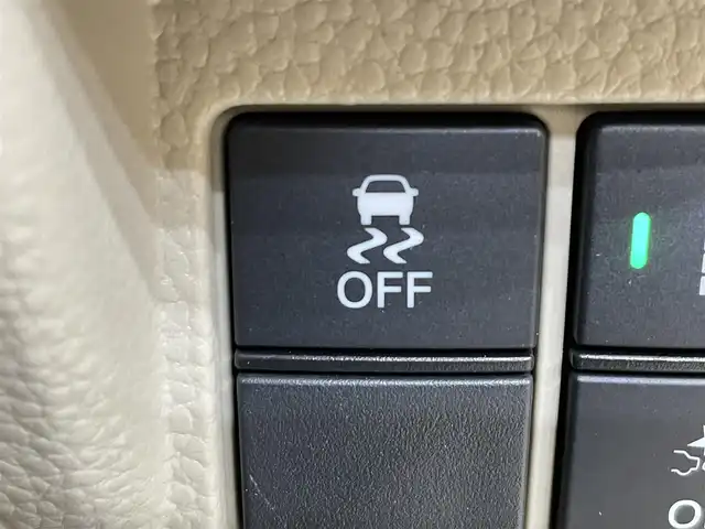 ホンダ Ｎ ＢＯＸ G L ホンダセンシング 岩手県 2020(令2)年 1.9万km クリスタルブラックパール ４W/両側パワースライドドア/ホンダセンシング/衝突軽減ブレーキ/路外逸脱抑制/アダプティブクルーズコントロール/車線維持支援機能/誤発進抑制機能/先行車発信お知らせ機能/オートハイビーム/横滑り防止装置/アイドリングストップ/前席シートヒーター/ロールサンシェード/チップアップリアシート/フロントベンチシート/純正ナビ/フルセグTV/バックカメラ/ETC/フルLEDヘッドランプ/１４インチスチールホイール/純正ホイールキャップ