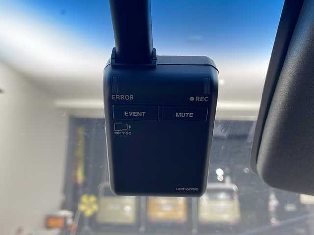 ホンダ オデッセイ ハイブリッド e:HEVアブソルート EXブラックED 大阪府 2023(令5)年 1.9万km プラチナホワイトパール 純正11インチナビ/【フルセグＴＶ/ＡＭ/ＦＭ/ＣＤ/ＤＶＤ/ＢＴ/ＵＳＢ/ＨＤＭＩ//ＡｐｐｌｅＣａｒＰｌａｙ/ＡｎｄｒｏｉｄＡｕｔｏ】/純正ドライブレコーダー前後/ETC/バックカメラ(全方位)/Honda SENSING/・衝突軽減ブレーキ/・誤発進抑制機能/・後方誤発進抑制機能/・近距離衝突軽減ブレーキ/・歩行者事故低減ステアリング/・路外逸脱抑制機能/・追従機能付きアダプティブクルーズコントロール/・車線維持支援システム/・先行車発進お知らせ機能/・標識認識機能/・オートハイビーム/・ブラインドスポットインフォメーション/・パーキングセンサーシステム/・後退出庫サポート/パワーシート(D席・N席・2列目)/シートヒーター(D席・N席・２列目)/オットマン(2列目)/両側パワースライドドア/パワーバックドア/純正フロアマット/スマートキー