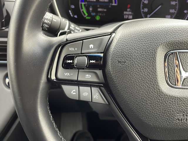 ホンダ オデッセイ ハイブリッド e:HEVアブソルート EXブラックED 大阪府 2023(令5)年 1.9万km プラチナホワイトパール 純正11インチナビ/【フルセグＴＶ/ＡＭ/ＦＭ/ＣＤ/ＤＶＤ/ＢＴ/ＵＳＢ/ＨＤＭＩ//ＡｐｐｌｅＣａｒＰｌａｙ/ＡｎｄｒｏｉｄＡｕｔｏ】/純正ドライブレコーダー前後/ETC/バックカメラ(全方位)/Honda SENSING/・衝突軽減ブレーキ/・誤発進抑制機能/・後方誤発進抑制機能/・近距離衝突軽減ブレーキ/・歩行者事故低減ステアリング/・路外逸脱抑制機能/・追従機能付きアダプティブクルーズコントロール/・車線維持支援システム/・先行車発進お知らせ機能/・標識認識機能/・オートハイビーム/・ブラインドスポットインフォメーション/・パーキングセンサーシステム/・後退出庫サポート/パワーシート(D席・N席・2列目)/シートヒーター(D席・N席・２列目)/オットマン(2列目)/両側パワースライドドア/パワーバックドア/純正フロアマット/スマートキー