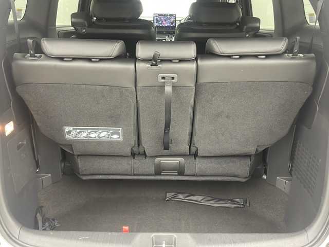 ホンダ オデッセイ ハイブリッド e:HEVアブソルート EXブラックED 大阪府 2023(令5)年 1.9万km プラチナホワイトパール 純正11インチナビ/【フルセグＴＶ/ＡＭ/ＦＭ/ＣＤ/ＤＶＤ/ＢＴ/ＵＳＢ/ＨＤＭＩ//ＡｐｐｌｅＣａｒＰｌａｙ/ＡｎｄｒｏｉｄＡｕｔｏ】/純正ドライブレコーダー前後/ETC/バックカメラ(全方位)/Honda SENSING/・衝突軽減ブレーキ/・誤発進抑制機能/・後方誤発進抑制機能/・近距離衝突軽減ブレーキ/・歩行者事故低減ステアリング/・路外逸脱抑制機能/・追従機能付きアダプティブクルーズコントロール/・車線維持支援システム/・先行車発進お知らせ機能/・標識認識機能/・オートハイビーム/・ブラインドスポットインフォメーション/・パーキングセンサーシステム/・後退出庫サポート/パワーシート(D席・N席・2列目)/シートヒーター(D席・N席・２列目)/オットマン(2列目)/両側パワースライドドア/パワーバックドア/純正フロアマット/スマートキー